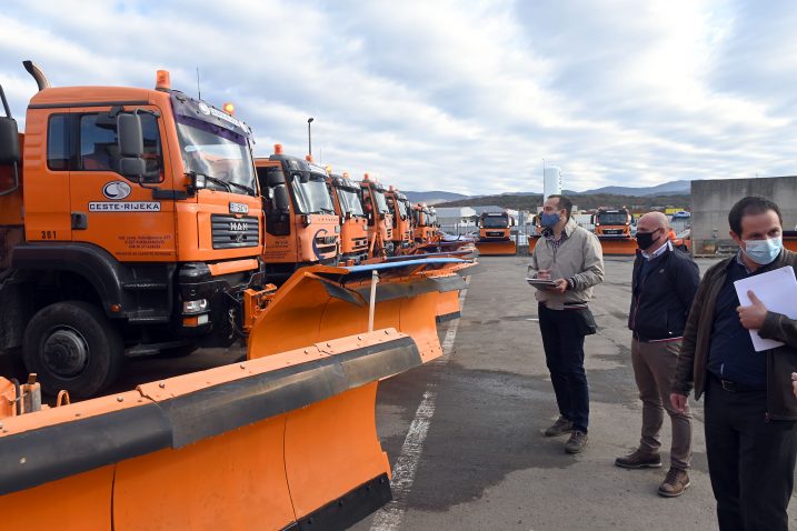 Smotra vozila zimske službe u bazi na Kukuljanovu / Snimio Vedran KARUZA