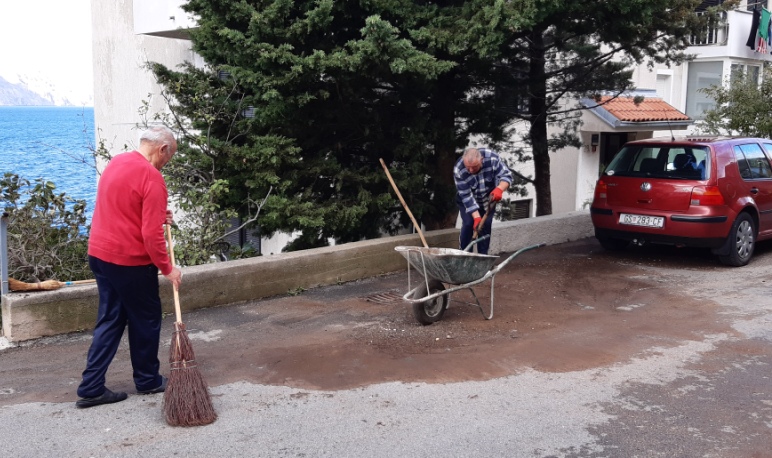 Građani u akciji čišćenja / Snimila Dorotea Prpić