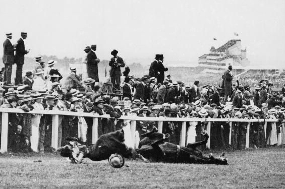 Emily Davison bacila se pod kopita konja kralja Georgea V