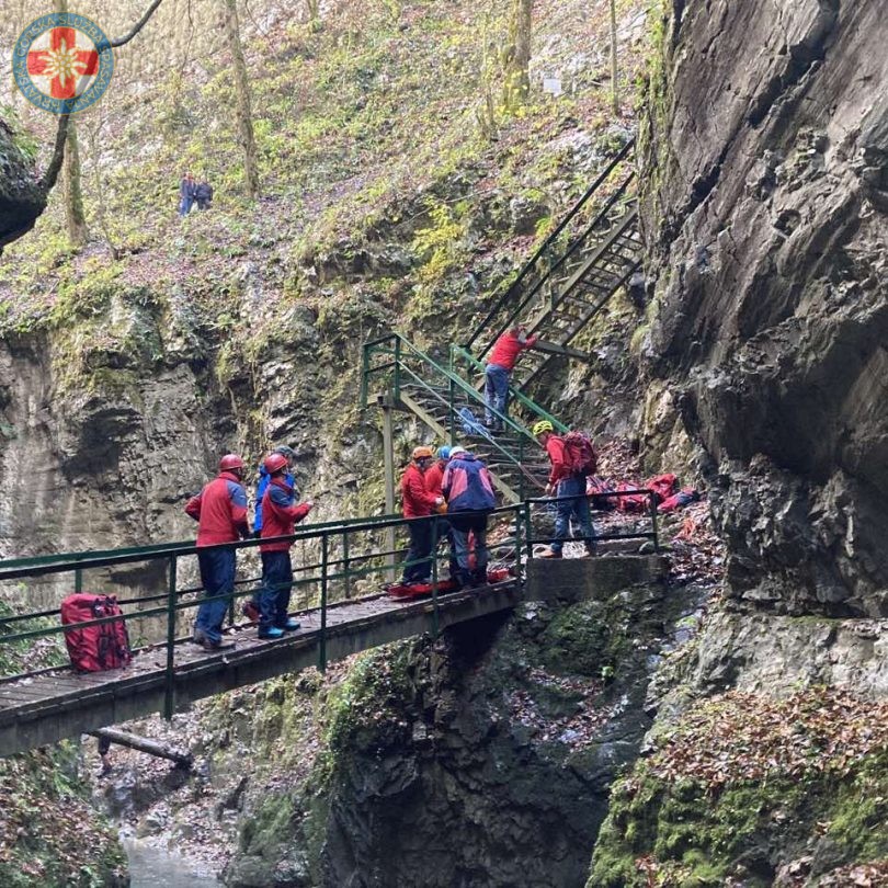 HGSS Delnice spašava planinara u Zelenom viru / foto HGSS Delnice