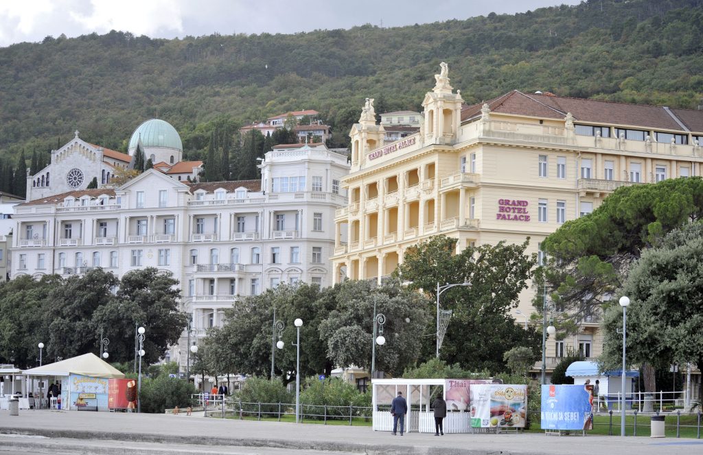 Monumentalna zdanja Liburnia riviera hotela okosnica su vizualnog i ekonomskog identiteta Opatije / Snimio Vedran KARUZA