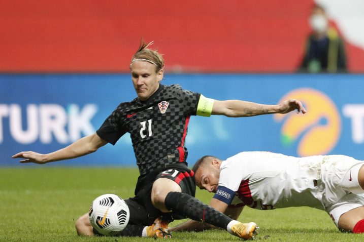 Domagoj Vida tijekom ogleda s Turskom/Foto REUTERS