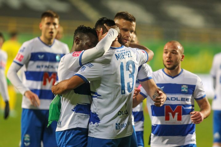 Ramon Mierez u osječkom klupku slavlja/Foto PIXSELL