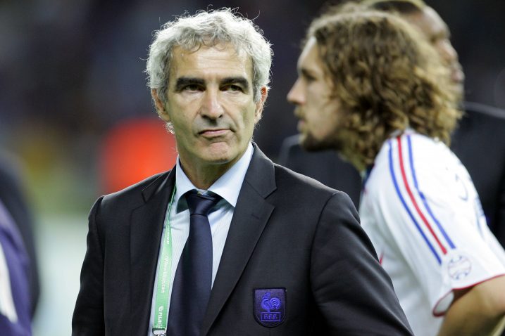 Raymond Domenech ovjekovječen prije 15 godina na klupi Francuske/Foto REUTERS