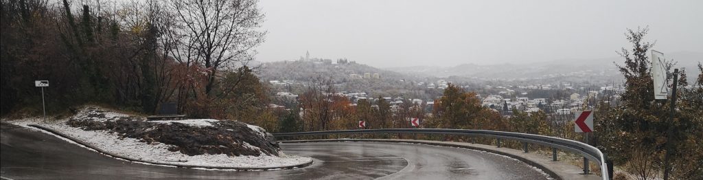 Rukavac u zagrljaju snježnih pahuljica / Snimila Marina KIRIGIN