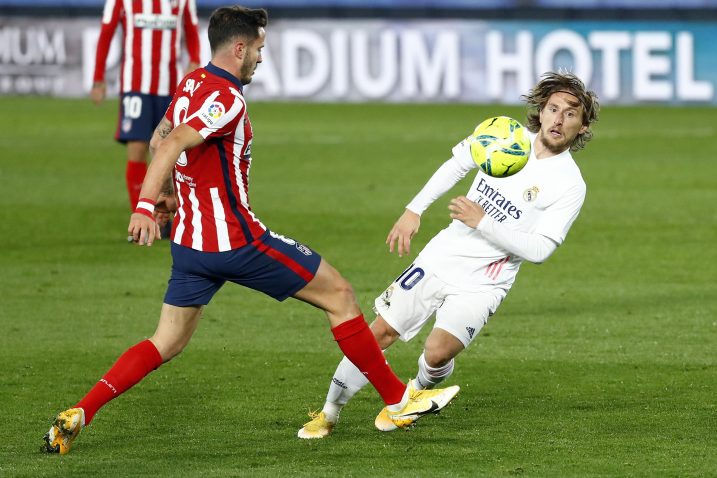 Saul Niguez (Atletico) i Luka Modrić (Real)/Foto REUTERS