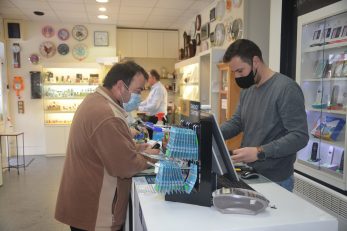 Andrej Mihelčić (desno) nastavlja obiteljski posao / Snimio Marinko KRMPOTIĆ