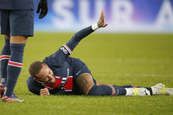 Neymar se pri kraju utakmice teško ozlijedio/Foto REUTERS