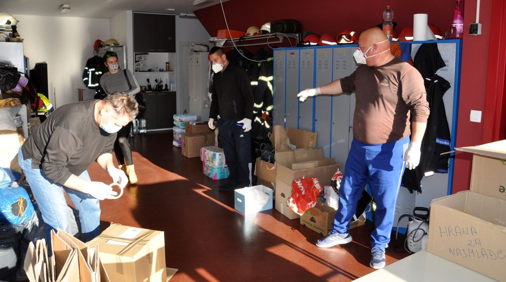 Krčki DVD-ovci jučer su imali pune ruke posla / Foto M. TRINAJSTIĆ