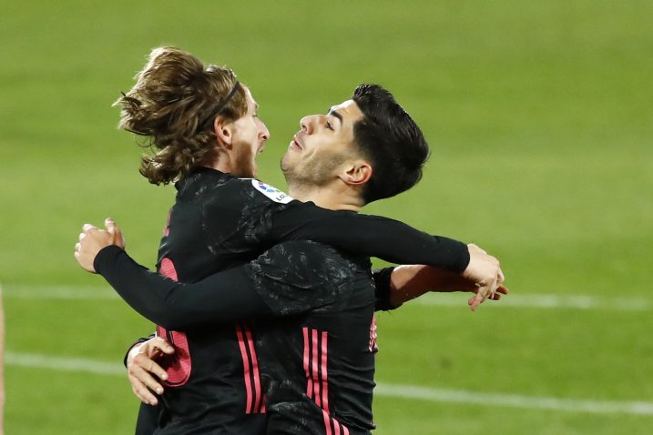 Luka Modrić u slavljeničkom zagrljaju/Foto REUTERS