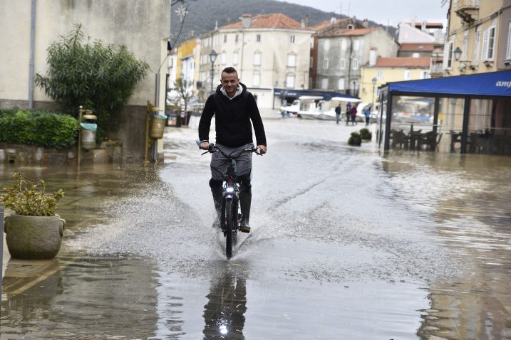 Jugo u Cresu / Snimio Walter SALKOVIĆ