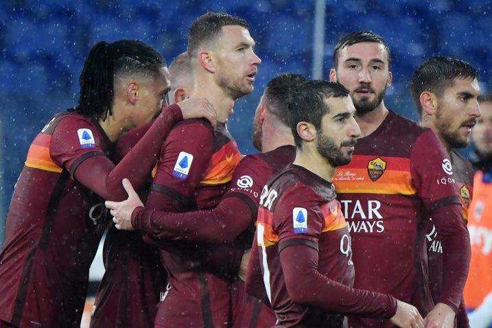 Edin Džeko sa suigračima slavi pogodak/Foto REUTERS