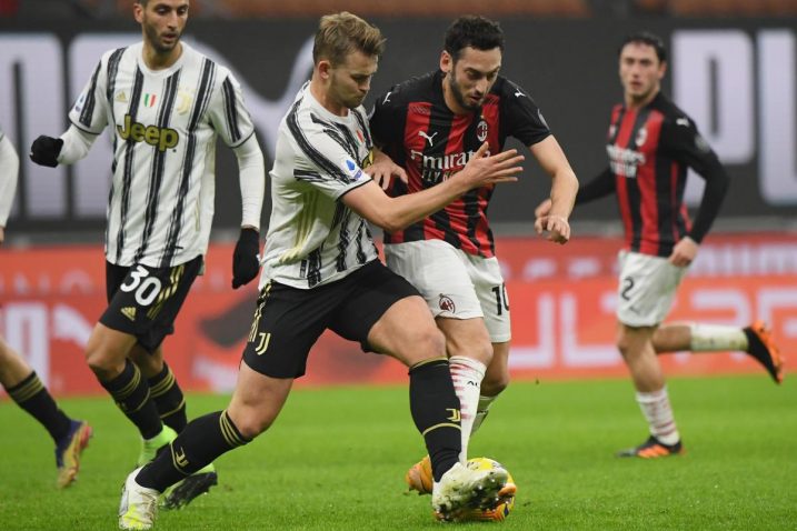 Matthijs de Ligt (Juventus) i Hakan Calhanoglu (Milan)/Foto REUTERS