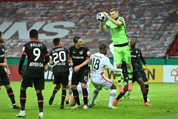 Bayerov golman Lukas Hradecky u akciji/Foto REUTERS