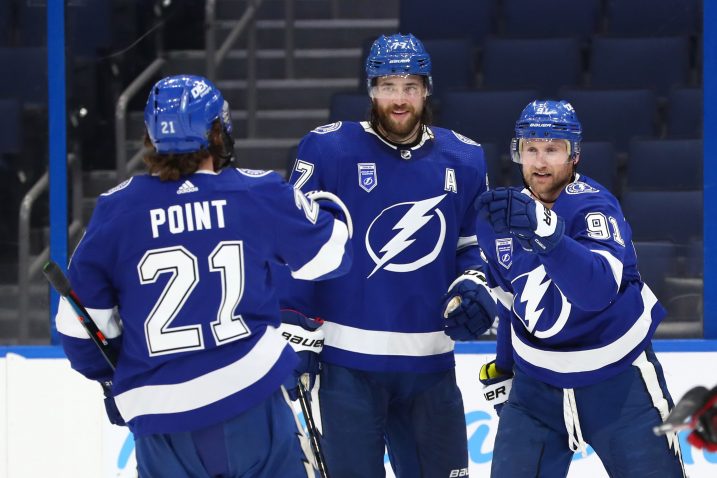 Steven Stamkos, Victor Hedman i Brayden Point (Tampa Bay)/Foto REUTERS