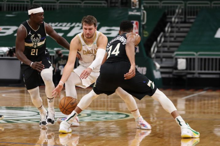 Luka Dončić protiv Giannisa Antetokounmpa/Foto: REUTERS