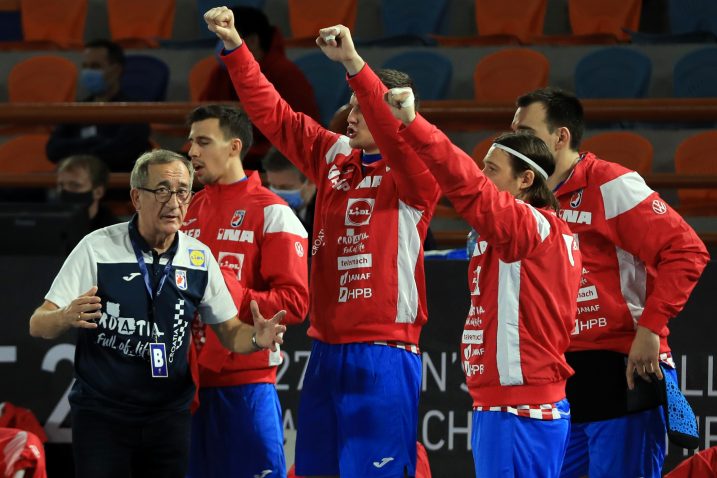 Lino Červar i hrvatska klupa/Foto REUTERS