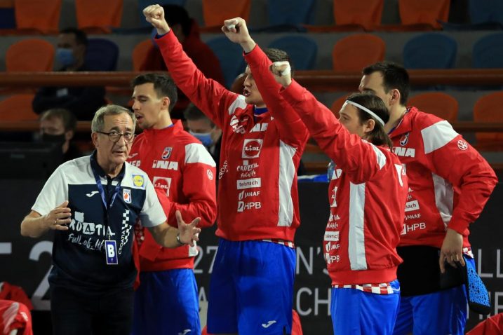 Lino Červar i slavlje rukometaša/Foto: REUTERS