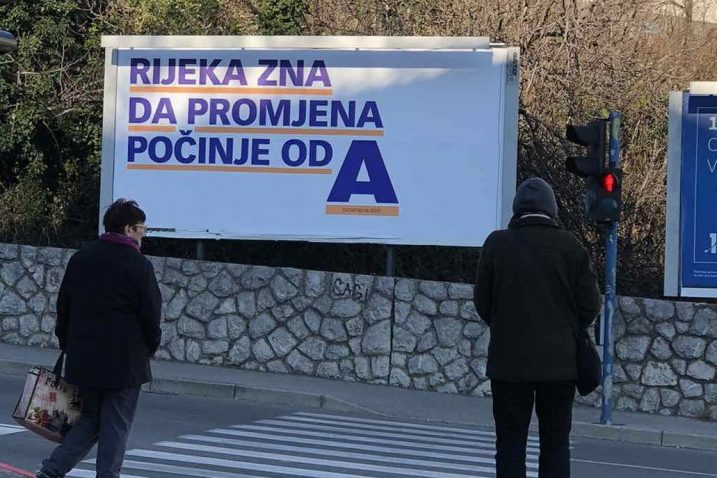 Po cijeloj Rijeci pojavili su se jumbo plakati s porukom "Rijeka zna da pormjena počinje od A"