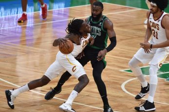 Taurean Prince i Jaylen Brown/Foto: REUTERS