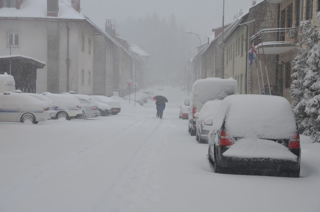 Rijetki, zabundani šetači uživali su u novom snijegu / Foto M. KRMPOTIĆ