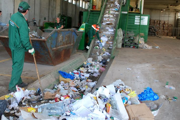 Sortirnica na Treskavcu »srce« sustava kojim se odvojeni otpad plasira na tržište sekundarnih sirovina / Foto M. TRINAJSTIĆ