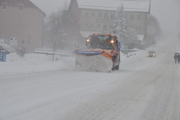 Troškovi zimskog čišćenja prometnica bit će za neke goranske lokalne samouprave znatno opterećenje za proračun / Foto M. KRMPOTIĆ