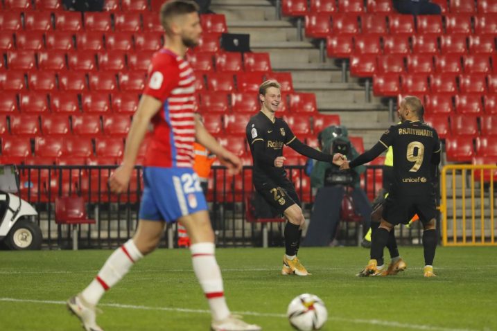 Frenkie de Jong i Martin Braithwaite slave/Foto: REUTERS