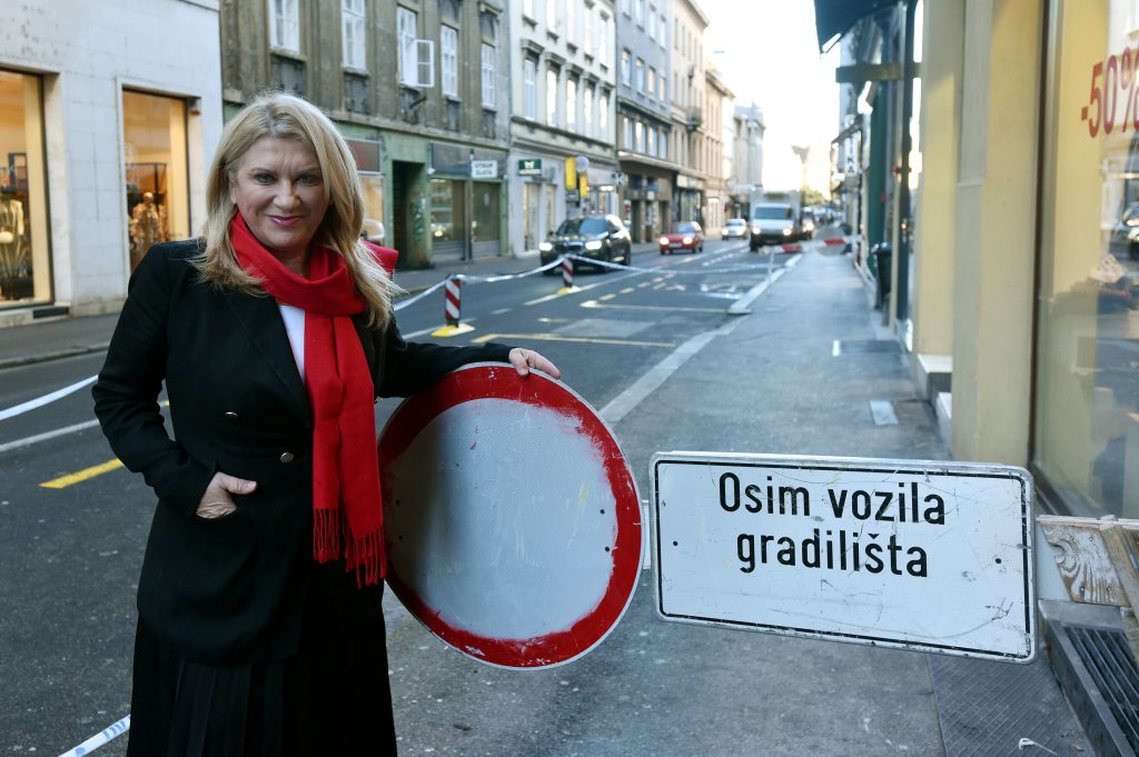 Ne zamaram se time tko će biti kandidati HDZ-a i SDP-a. Zagreb je puno veći od malih stranačkih interesa. U odnosu na velike probleme koje treba riješiti u Zagrebu, svi su stranački interesi mali - Vesna Škare Ožbolt / Snimio Davor KOVAČEVIĆ