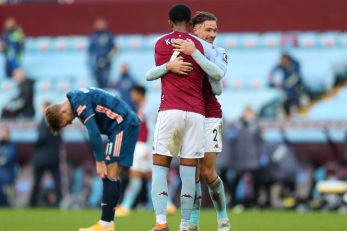 Ezri Konsa i Matty Cash (Aston Villa) nakon utakmice/Foto REUTERS