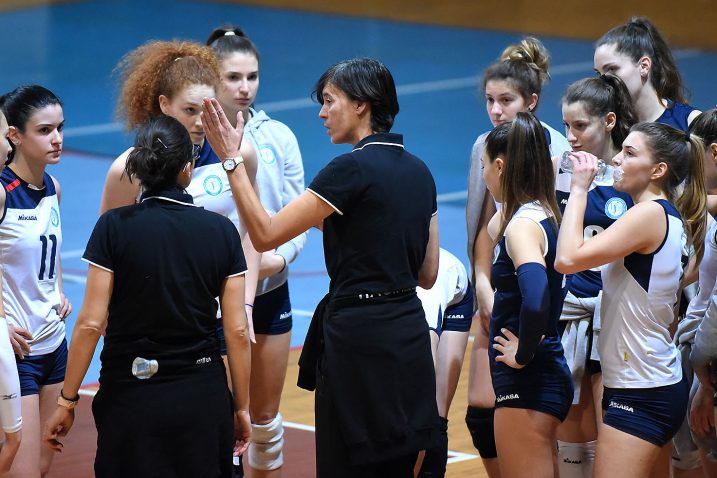 Odbojkašice Rijeke s trenericom Gordanom Tomić/Foto Arhiva NL