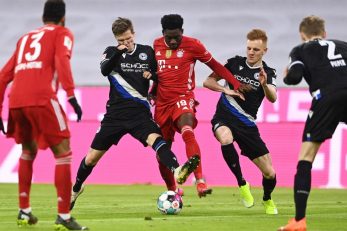 Alphonso Davies u duelu s Amosom Pieperom/Foto: REUTERS