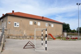 Zahvaljujući bespovratnim EU sredstvima, uskoro kreću radovi na obnovi oronulog Društvenog doma Bajčići / Foto M. TRINAJSTIĆ