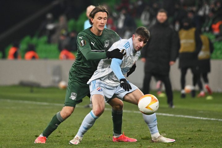 Igor Smolnikov (Krasnodar) i Mislav Oršić (Dinamo)/Foto REUTERS