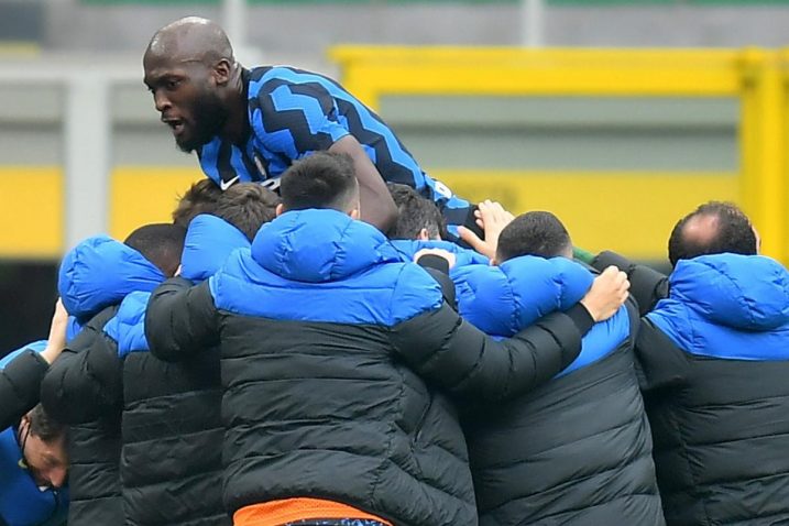 Lukaku slavi sa suigračima/Foto REUTERS