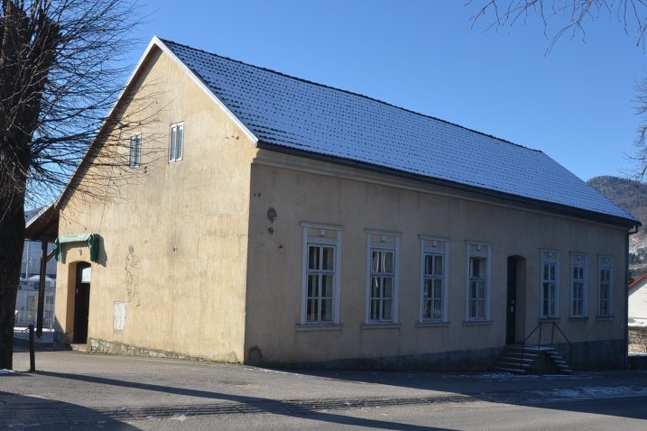 Zgrada u kojoj će biti ureðene svlačionice i prostor za smještaj sportskih ekipa u Vrbovskom / Snimio M. KRMPOTIĆ