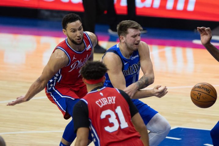 Luka Dončić nemoćan protiv Bena Simmonsa/Foto: REUTERS