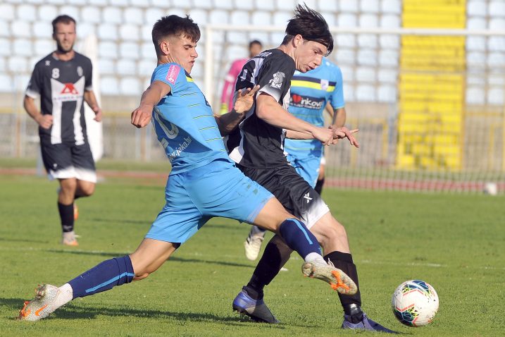 Napadač Opatije Anton Baltazar Bogolin i branič Vinkovčana Karlo Išasegi/Foto Arhiva NL