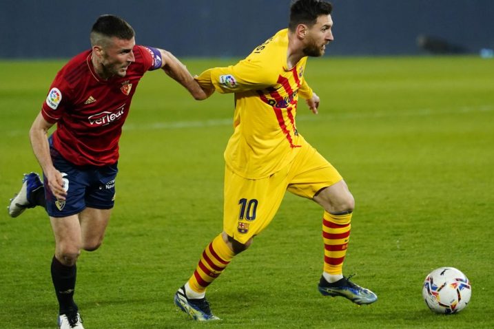 Oier (Osasuna) i Leo Messi (Barcelona)/Foto REUTERS