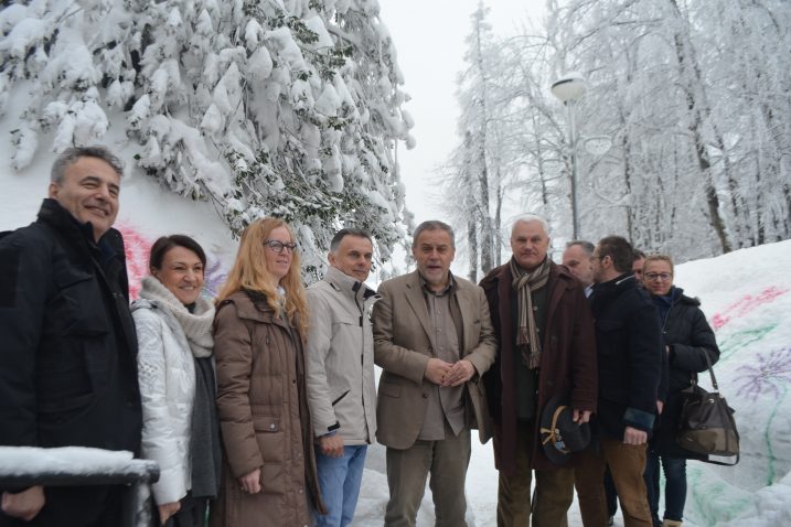 Milan Bandić je zimi 2018. godine pomogao strojevima Grada Zagreba Goranima u čišćenju ogromnih količina snijega