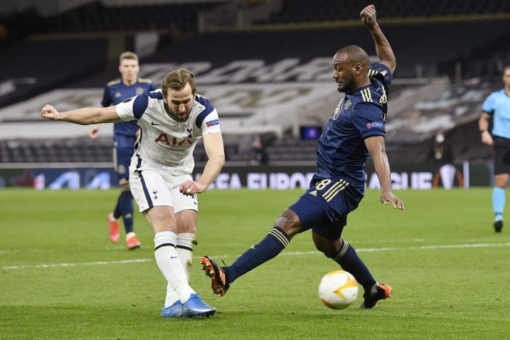 Harry Kane zabija kraj Kévin Théophile-Catherinea/Foto REUTERS