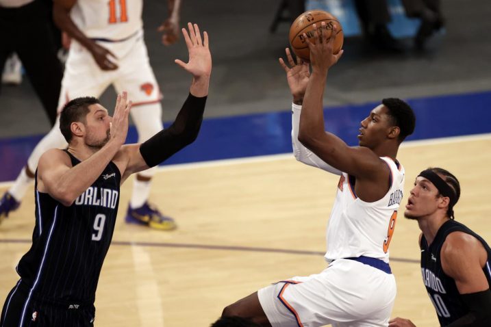 Nikola Vučević i RJ Barrett/Foto REUTERS