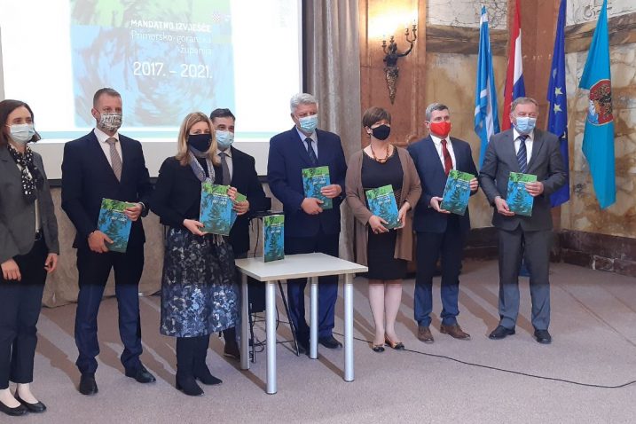 Župan sa zamjenicima i predsjednikom Skupštine prilikom predstavljanja Mandatnog izvješća PGŽ-a 2017. – 2021.