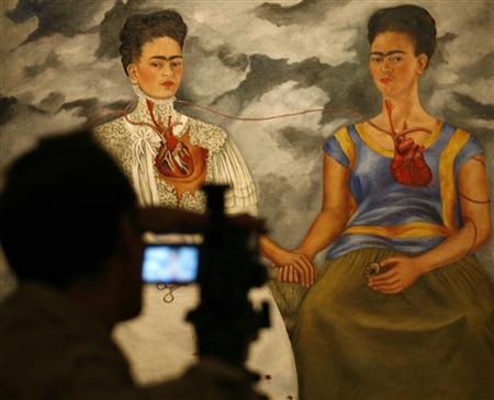 S jedne od izložba djela Fride Kahlo / Reuters