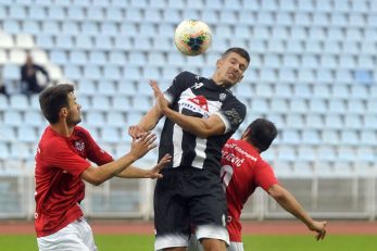 Napadač Opatije Antonijo Pejanović između Eda Kevina Kokorovića i Marija Tadejevića/Foto: arhiva NL