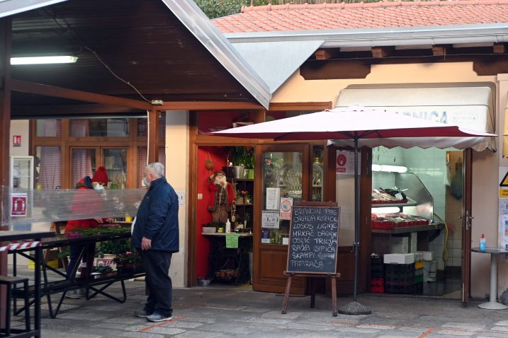 Lovranska općinska tvrtka Stubica među ostalim upravlja tržnicom u Lovranu / foto V. KARUZA