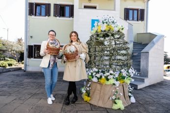 Uskrsno jaje ispred zgrade Turističkog ureda TZ-a Kostrena