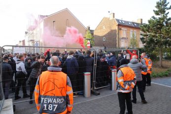 Navijači Liverpoola ispred stadiona/Foto REUTERS