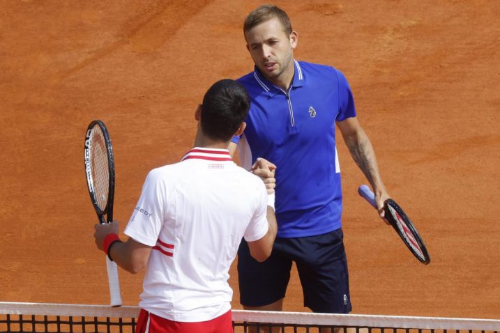 Daniel Evans i Novak Đoković/Foto: REUTERS