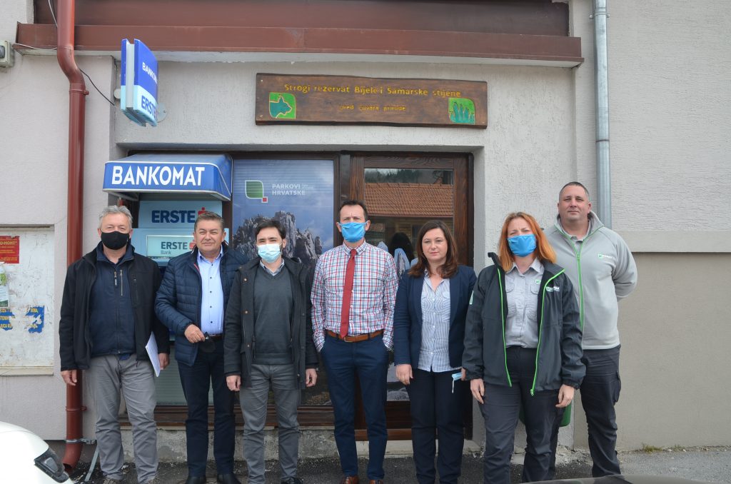  Početku rada Ureda čuvara prirode u Mrkoplju nazočili su i članovi Upravnog odbora NP-a Risnjak / Foto M. KRMPOTIĆ